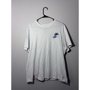 Nike Sportswear Club Essentials Multi Swoosh Tee Large (Description)